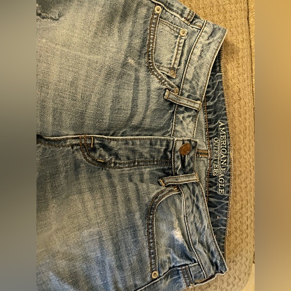 Slightly worn American eagle ripped jeans - Picture 4 of 5